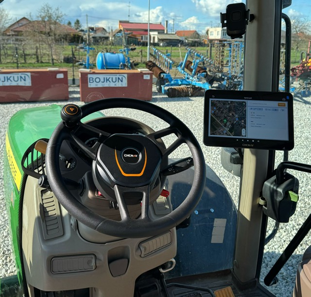 Aj keď značka CHCNAV je slovenským poľnohospodárom známa relatívne krátky čas, ide o jedného z najväčších výrobcov navigácií pre poľnohospodárov na svete.